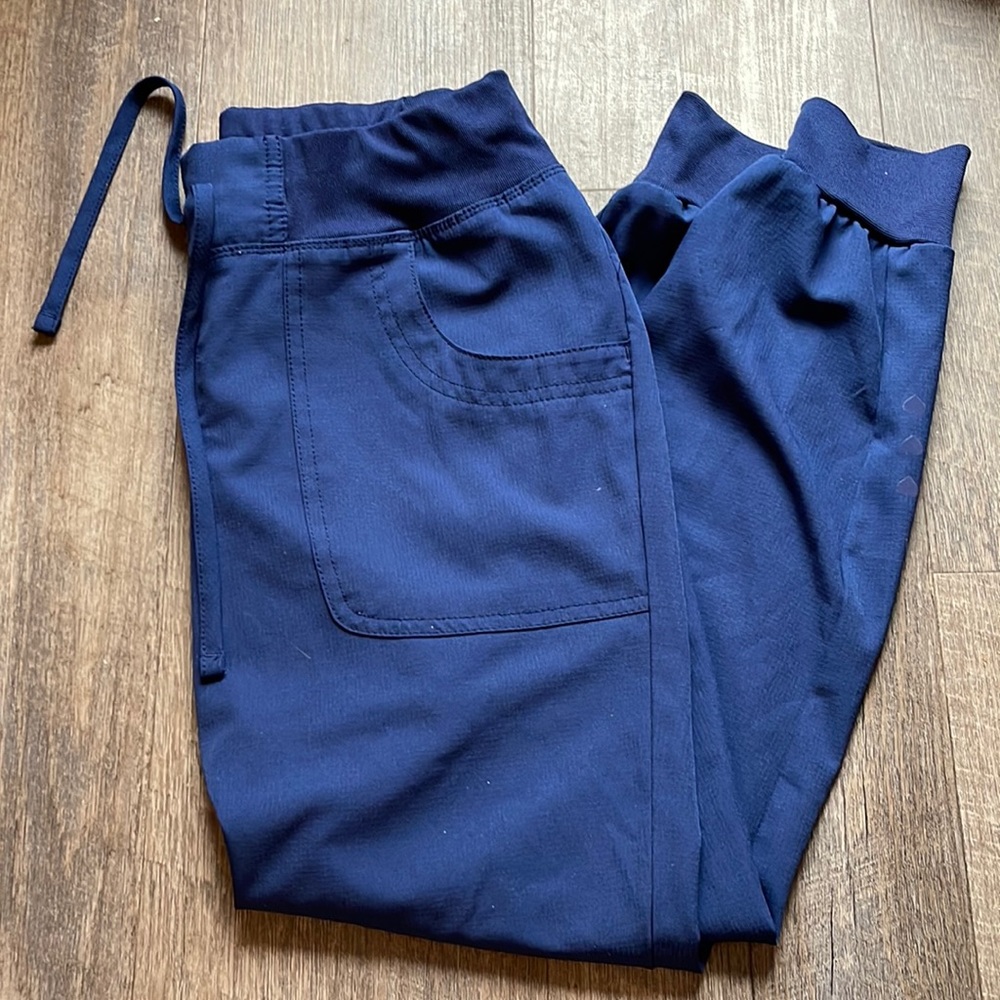 Heart and soul jogger scrubs